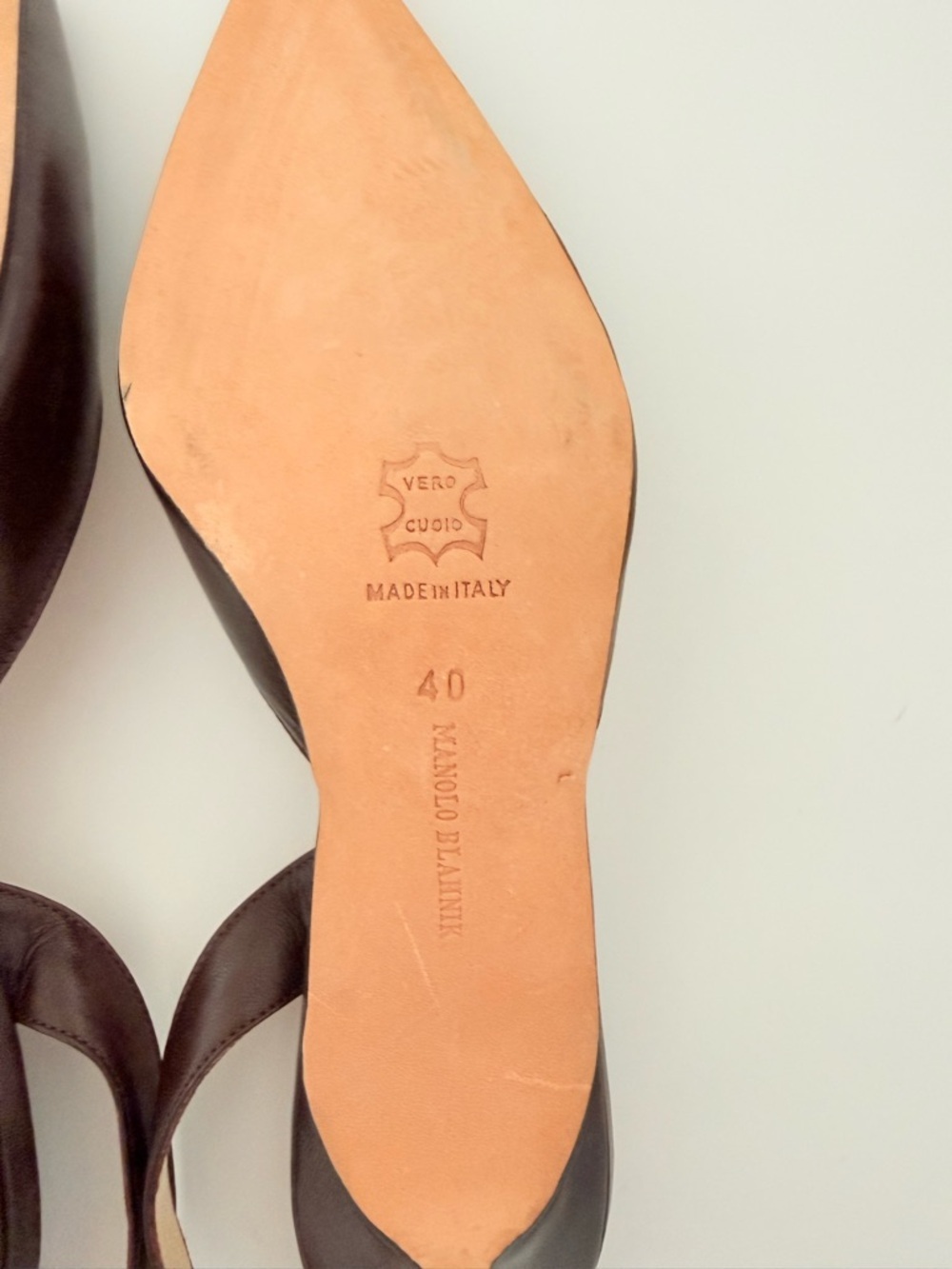 Manolo Blahnik Carolyne Slingback Pumps Dark Brown Leather Kitten Heel EU 40 - Picture 8 of 9